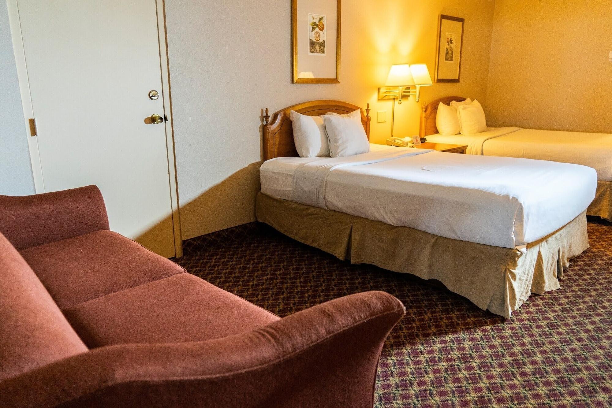 Ramada By Wyndham Topeka Downtown Hotel & Convention Center Екстериор снимка