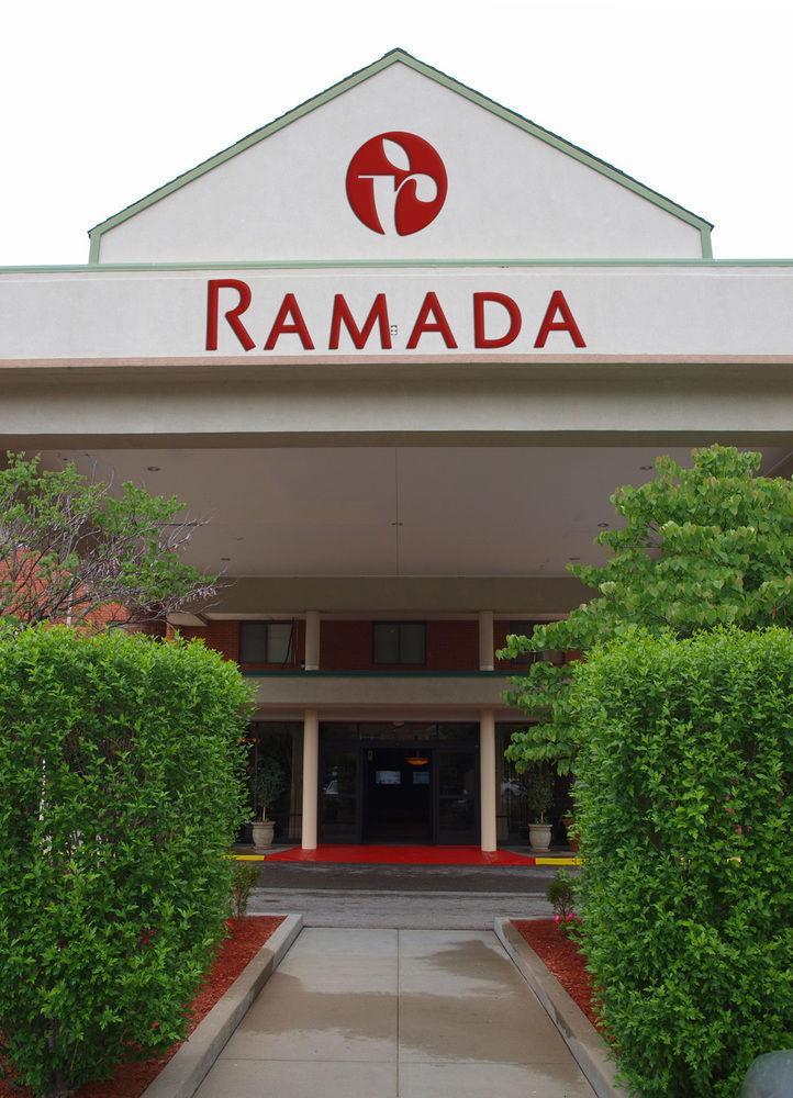 Ramada By Wyndham Topeka Downtown Hotel & Convention Center Екстериор снимка