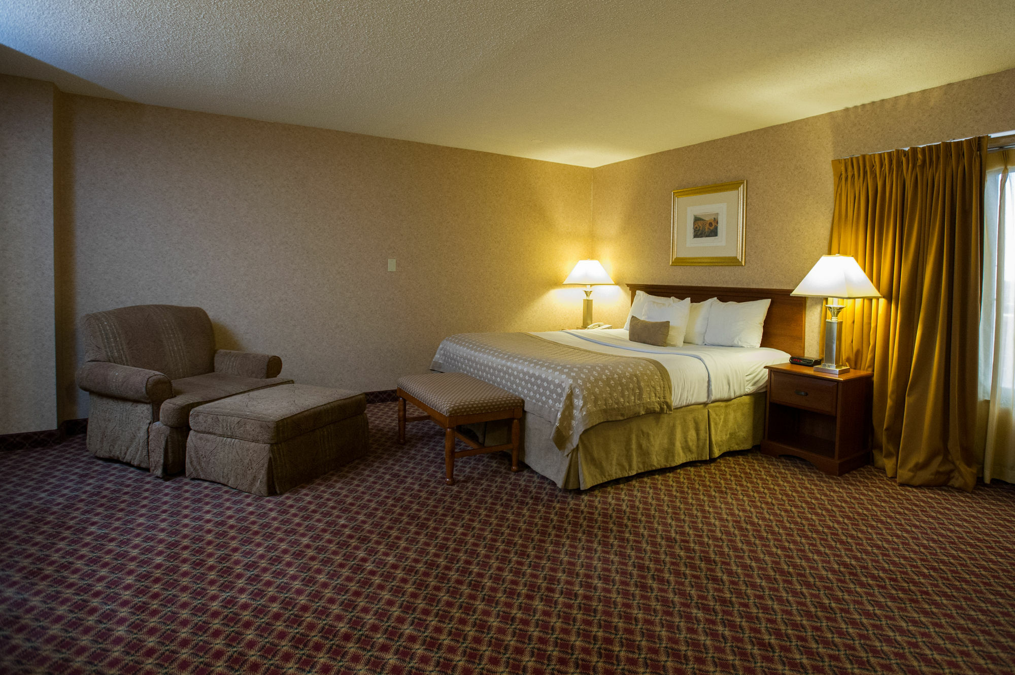 Ramada By Wyndham Topeka Downtown Hotel & Convention Center Екстериор снимка