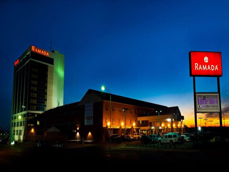 Ramada By Wyndham Topeka Downtown Hotel & Convention Center Екстериор снимка
